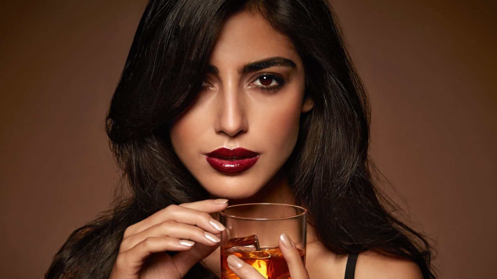 women drink whisky