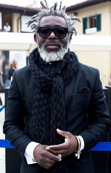 what to wear in the Winter- black scarf